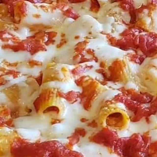 Baked Ziti Pizza.