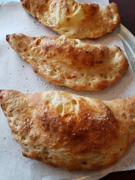 Baked Cheese Calzone (Calzone).